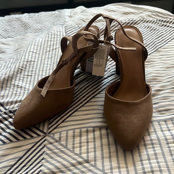 Brand new nude pointed toe heels - Picture 2 of 11